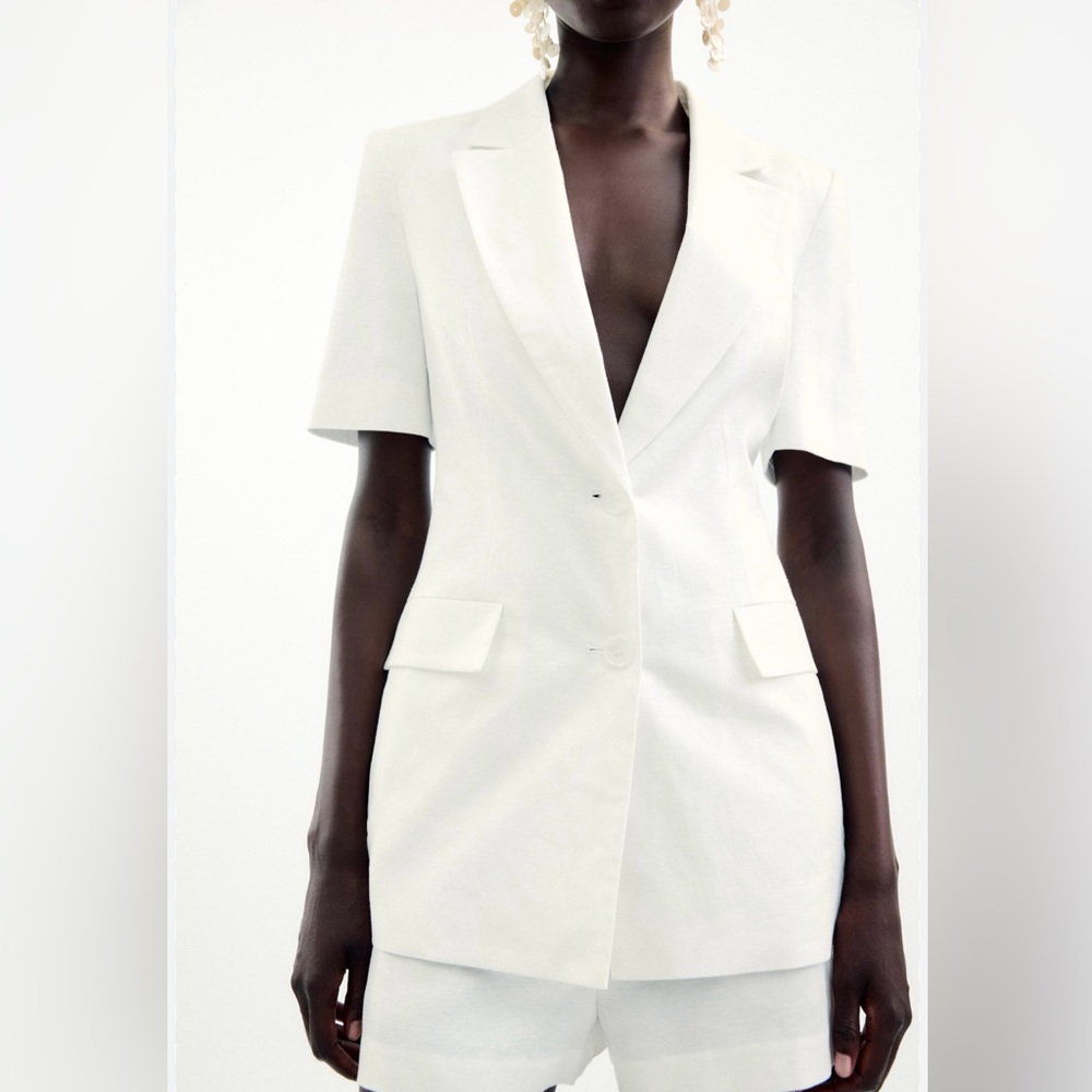 Zara’s Elegant White Women's Blazer